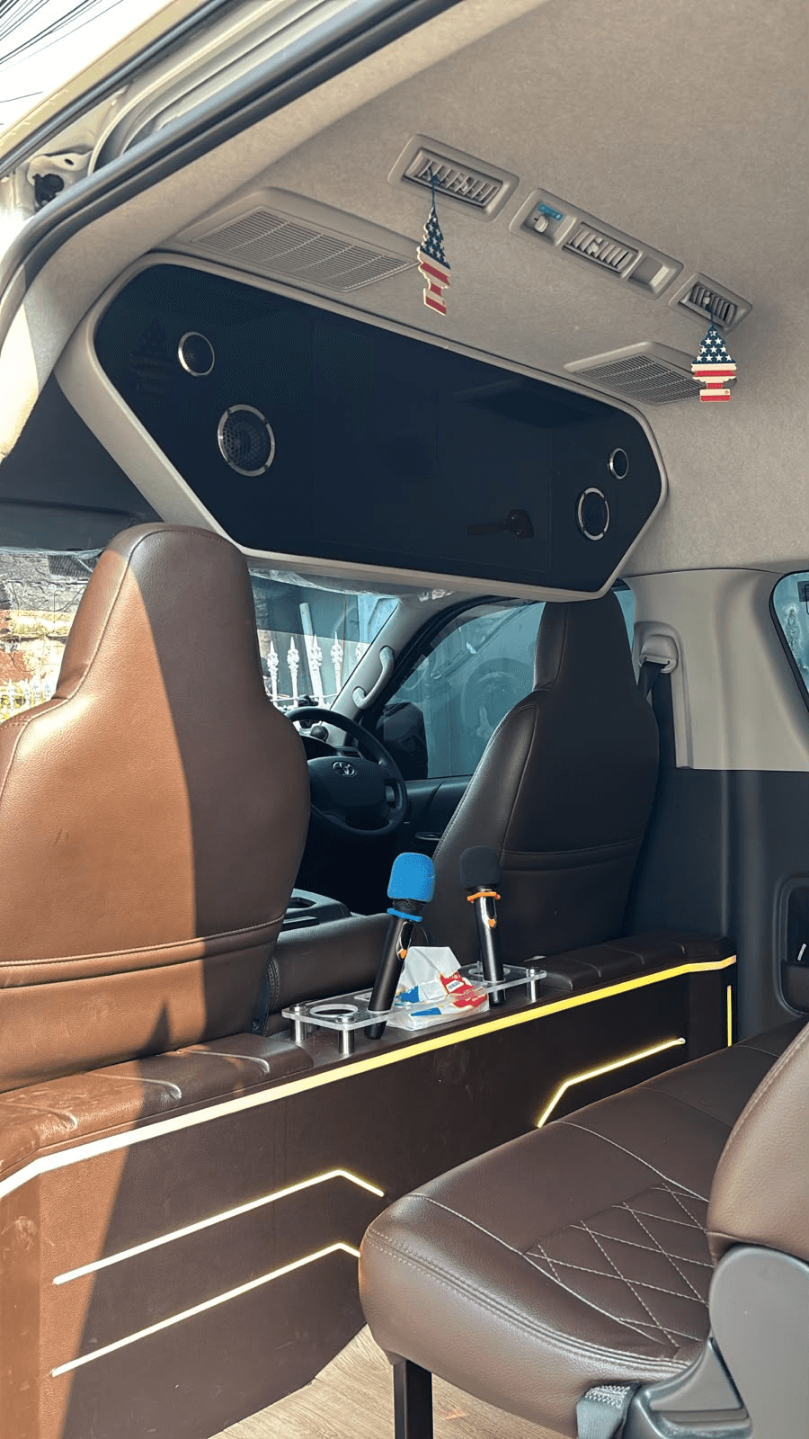 Toyota Hiace Commuter - 3