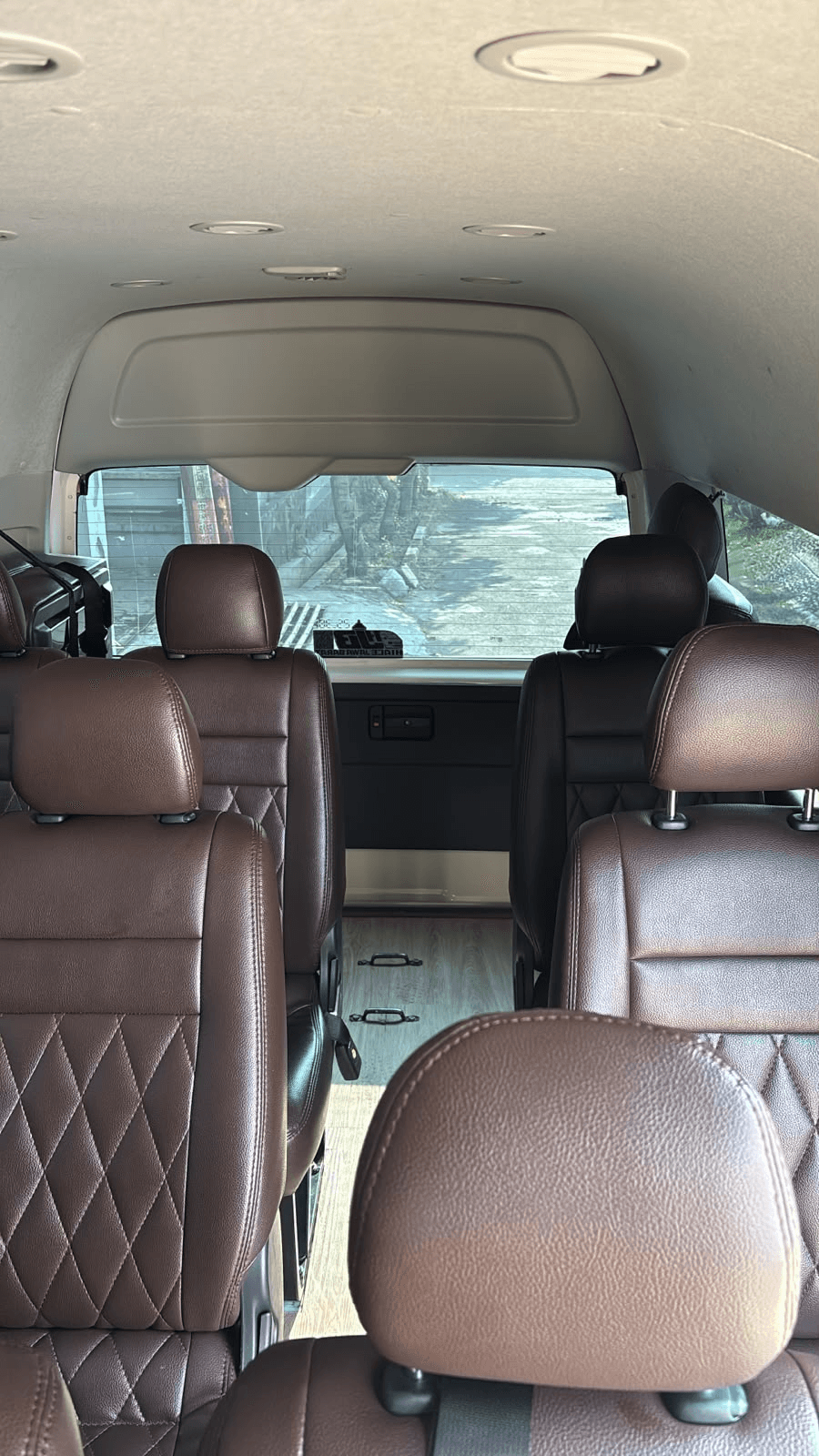 Toyota Hiace Commuter - 5
