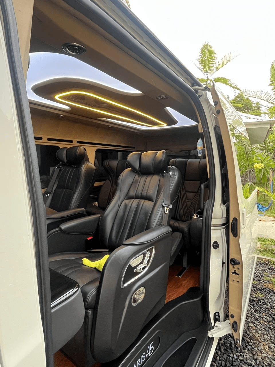 Toyota Hiace Luxury - 4