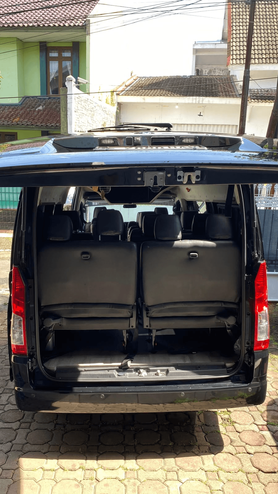 Toyota Hiace Premio - 2