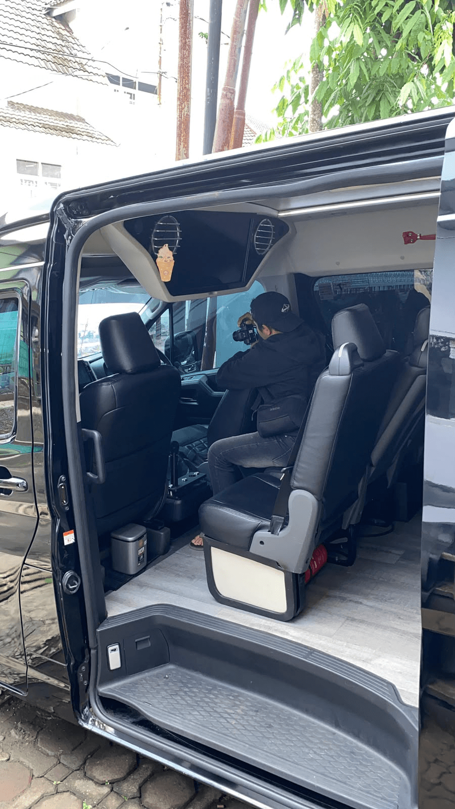 Toyota Hiace Premio - 4
