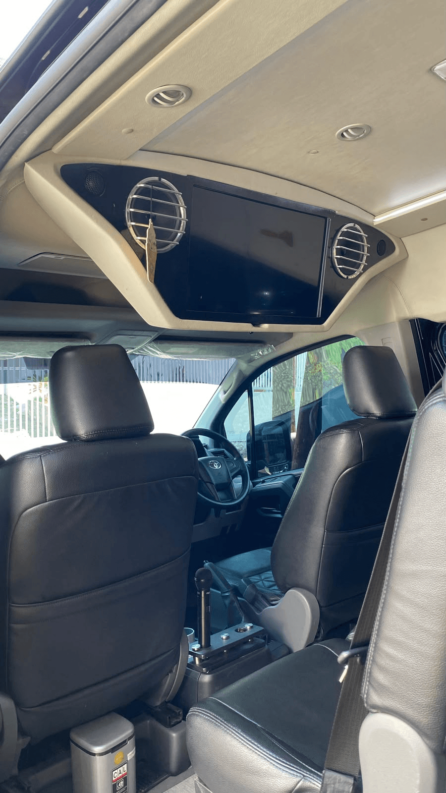 Toyota Hiace Premio - 5